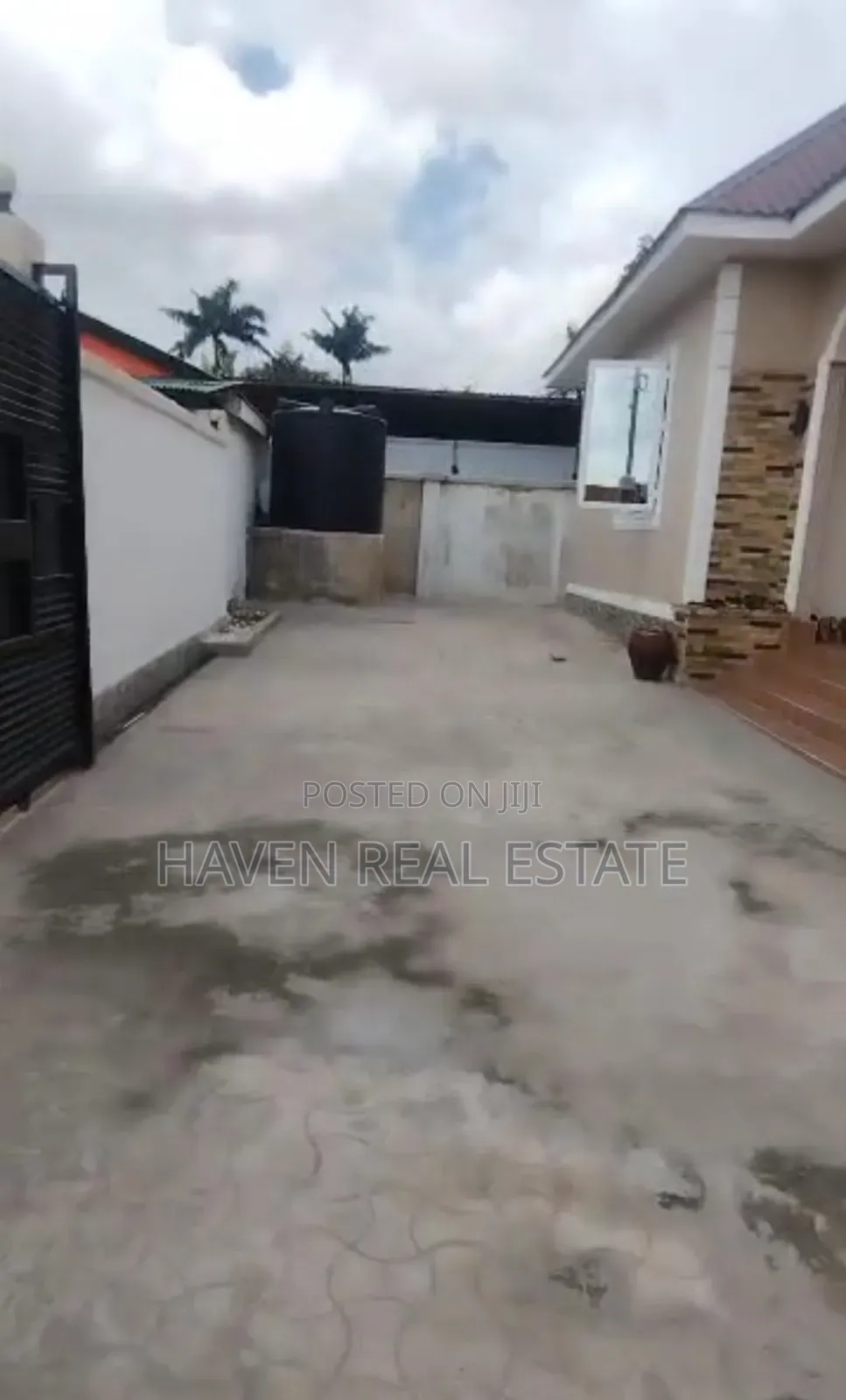 7bdrm House in Mikocheni for sale
