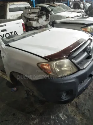 Photo - Toyota Hilux Half Cut