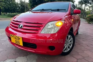 Toyota IST 2005 Red