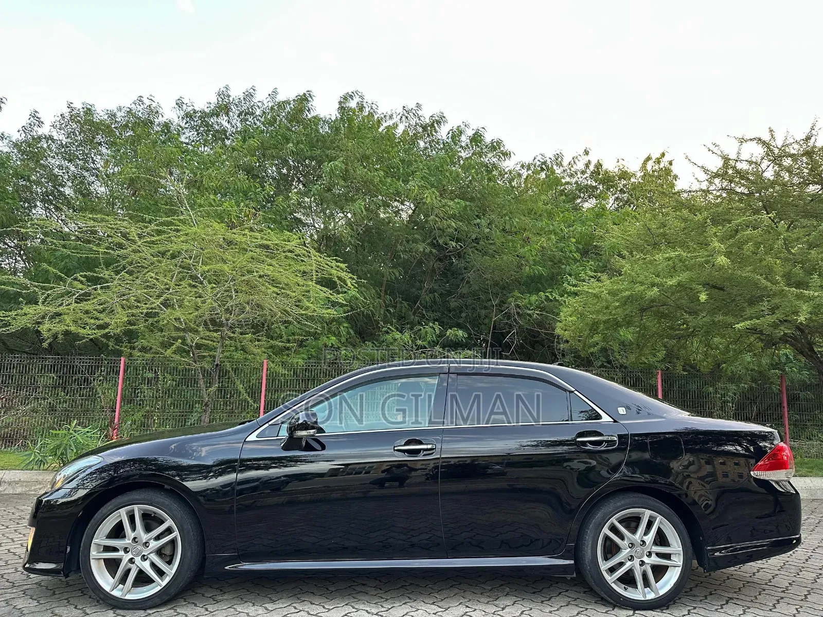 Toyota Crown 2012 Black