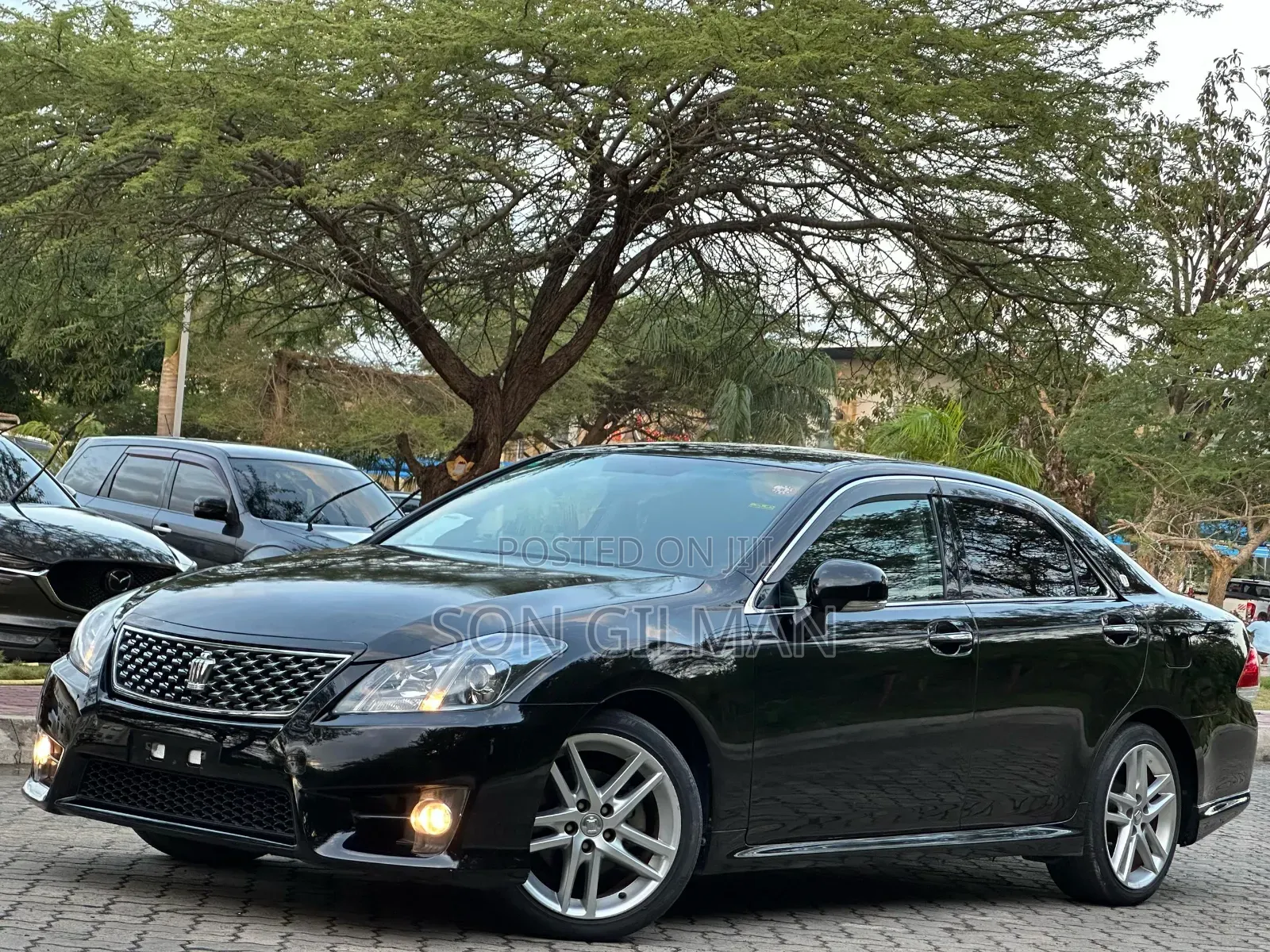 Toyota Crown 2012 Black