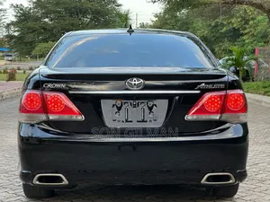 Toyota Crown 2012 Black