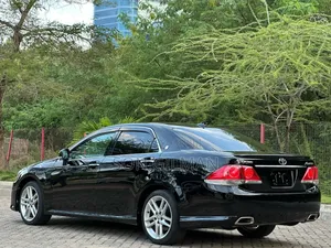 Toyota Crown 2012 Black