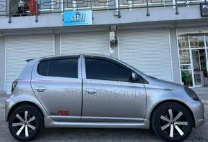 Toyota Vitz 2002 Silver