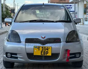 Toyota Vitz 2002 Silver