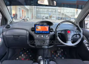 Toyota Vitz 2002 Silver