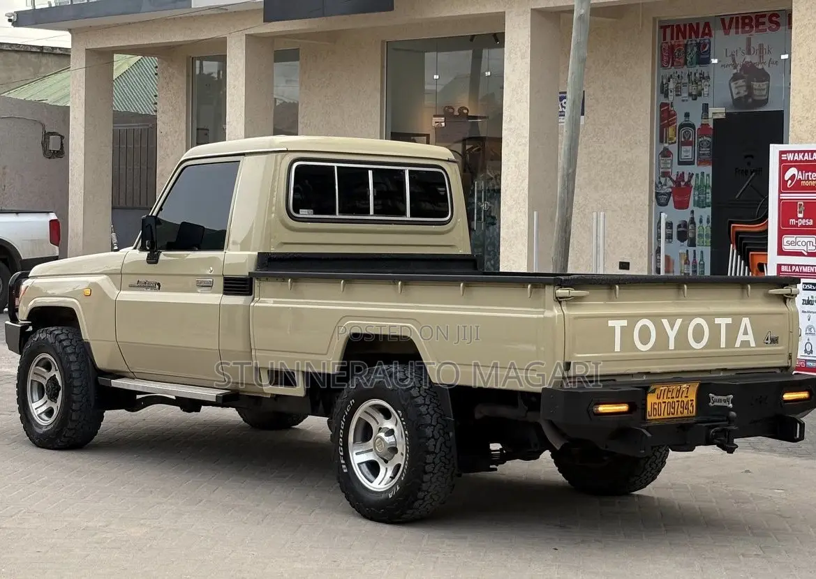 Toyota Land Cruiser 2013 Gold