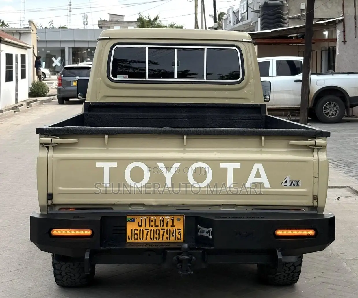 Toyota Land Cruiser 2013 Gold