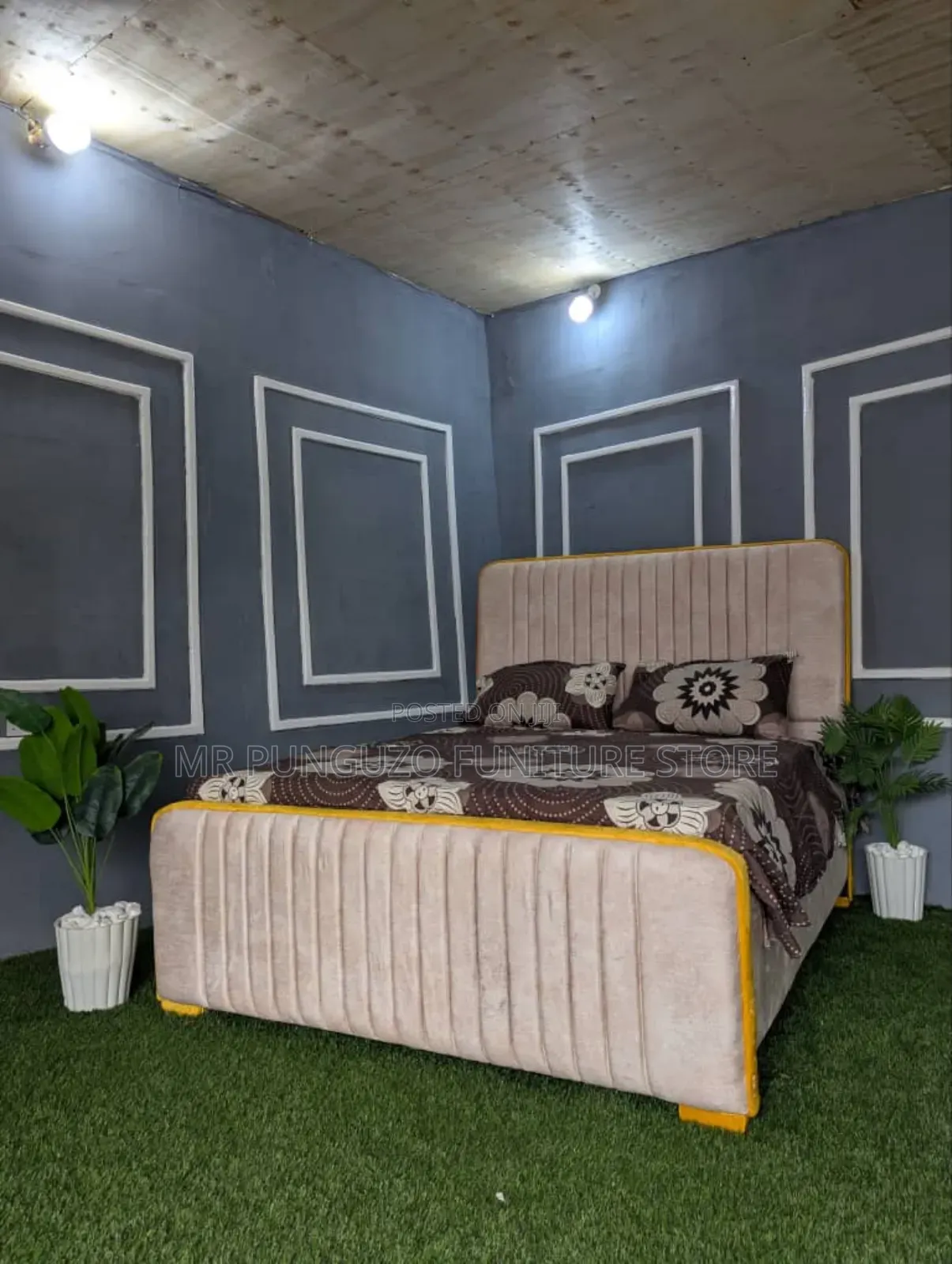 Bed Sofa Classic Sana 5/6 Vip Rangi Ya Maziwa