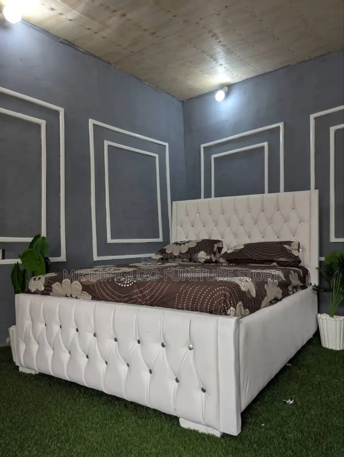 Kitanda Cha Bed Sofa Cheupe Mbao Imara
