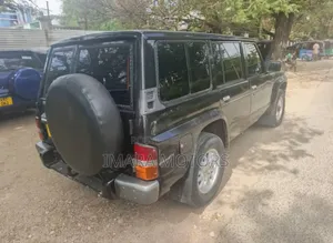 Nissan Patrol 2000 Black