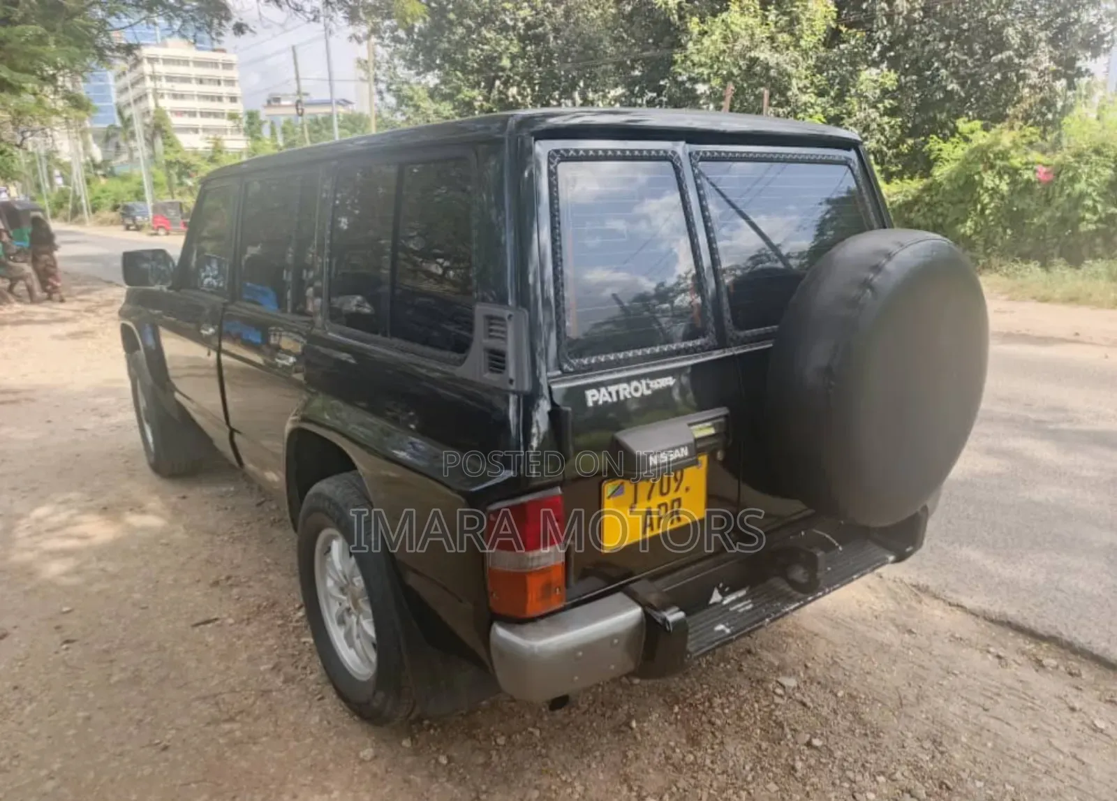Nissan Patrol 2000 Black