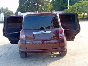 Toyota Ractis 1.3 FWD 2009 Burgundy