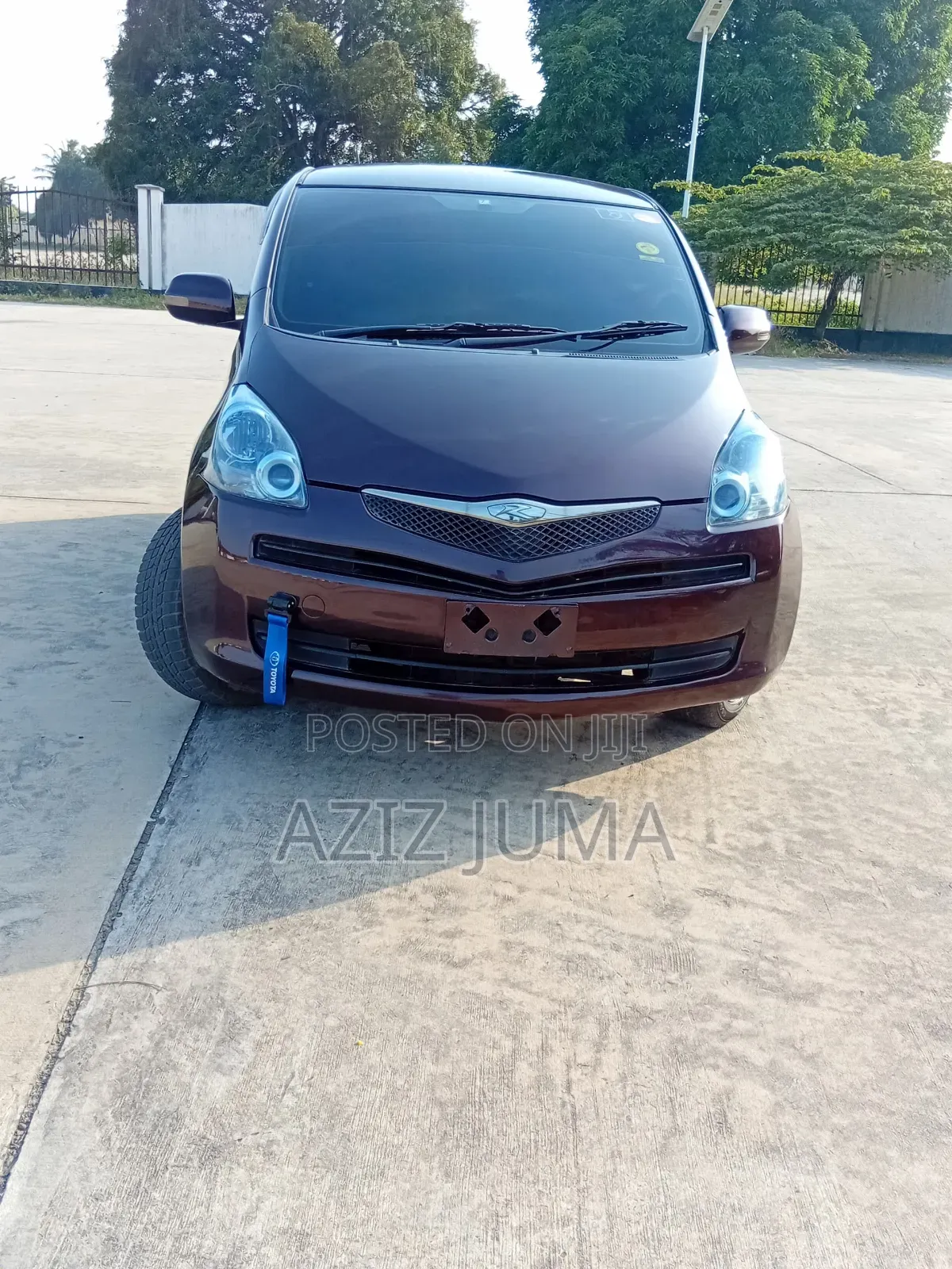 Toyota Ractis 1.3 FWD 2009 Burgundy