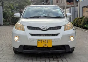 Photo - Toyota IST 2007 White