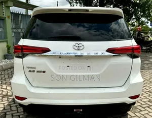 Toyota Fortuner 2017 Pearl
