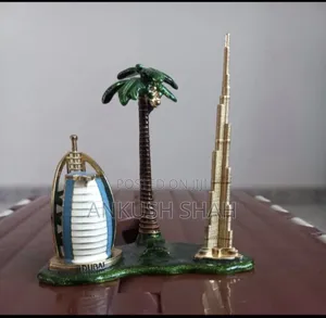 Dubai Show Piece