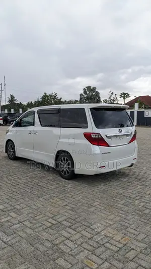 Toyota Alphard 2.4 Petrol FWD 2011 White