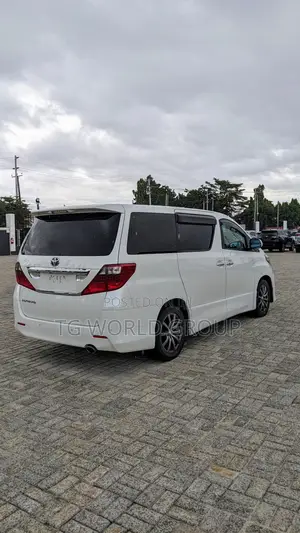 Toyota Alphard 2.4 Petrol FWD 2011 White