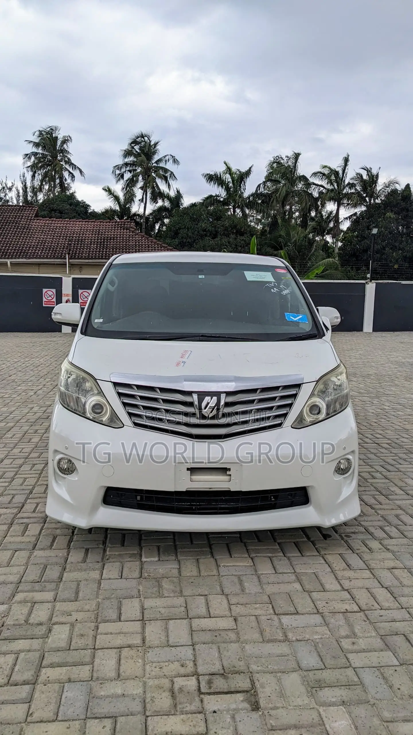 Toyota Alphard 2.4 Petrol FWD 2011 White
