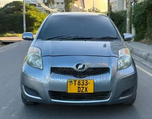 Toyota Vitz 2008 Silver