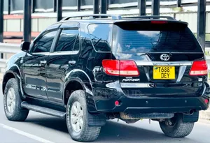 Toyota Fortuner 2005 Black