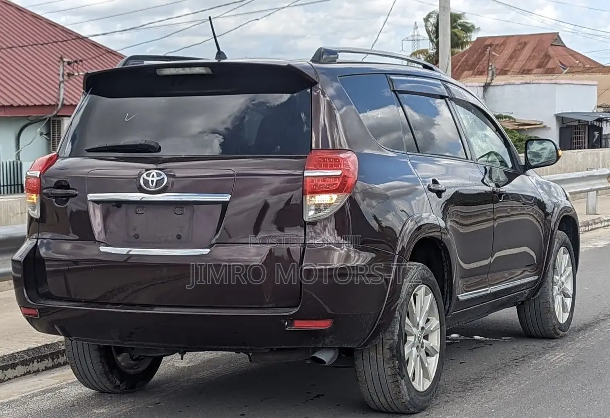Toyota Vanguard 2011 Red