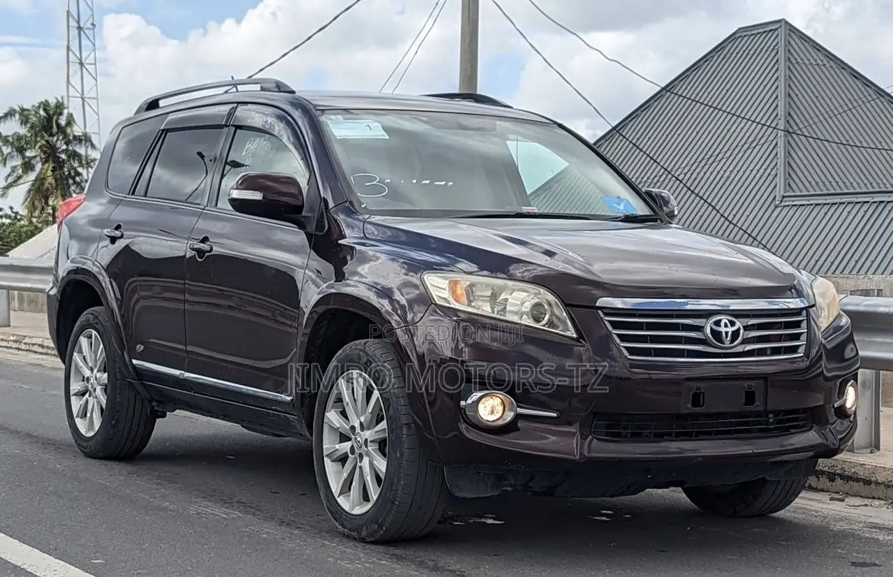 Toyota Vanguard 2011 Red