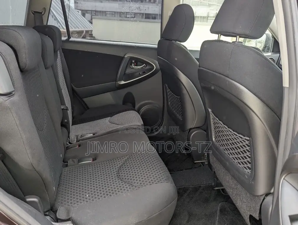 Toyota Vanguard 2011 Red