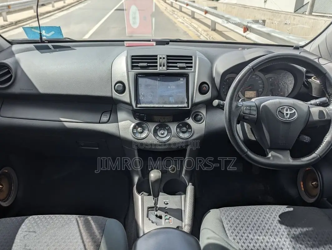 Toyota Vanguard 2011 Red
