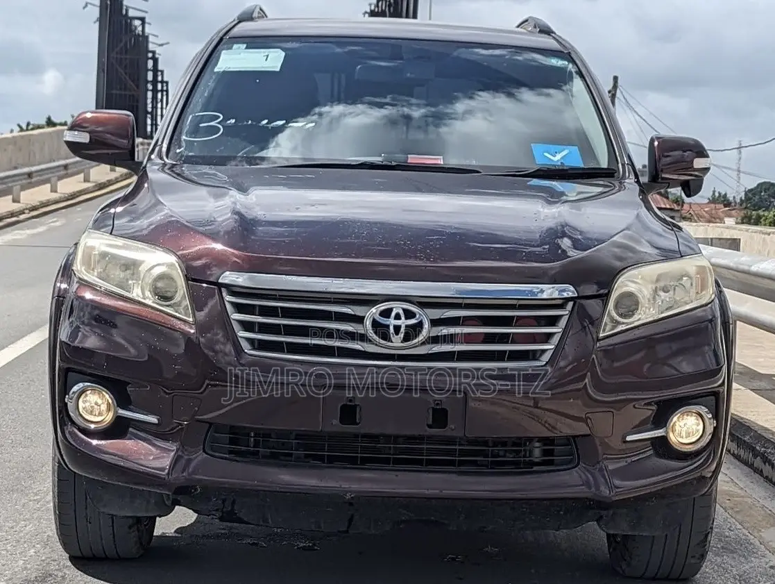 Toyota Vanguard 2011 Red