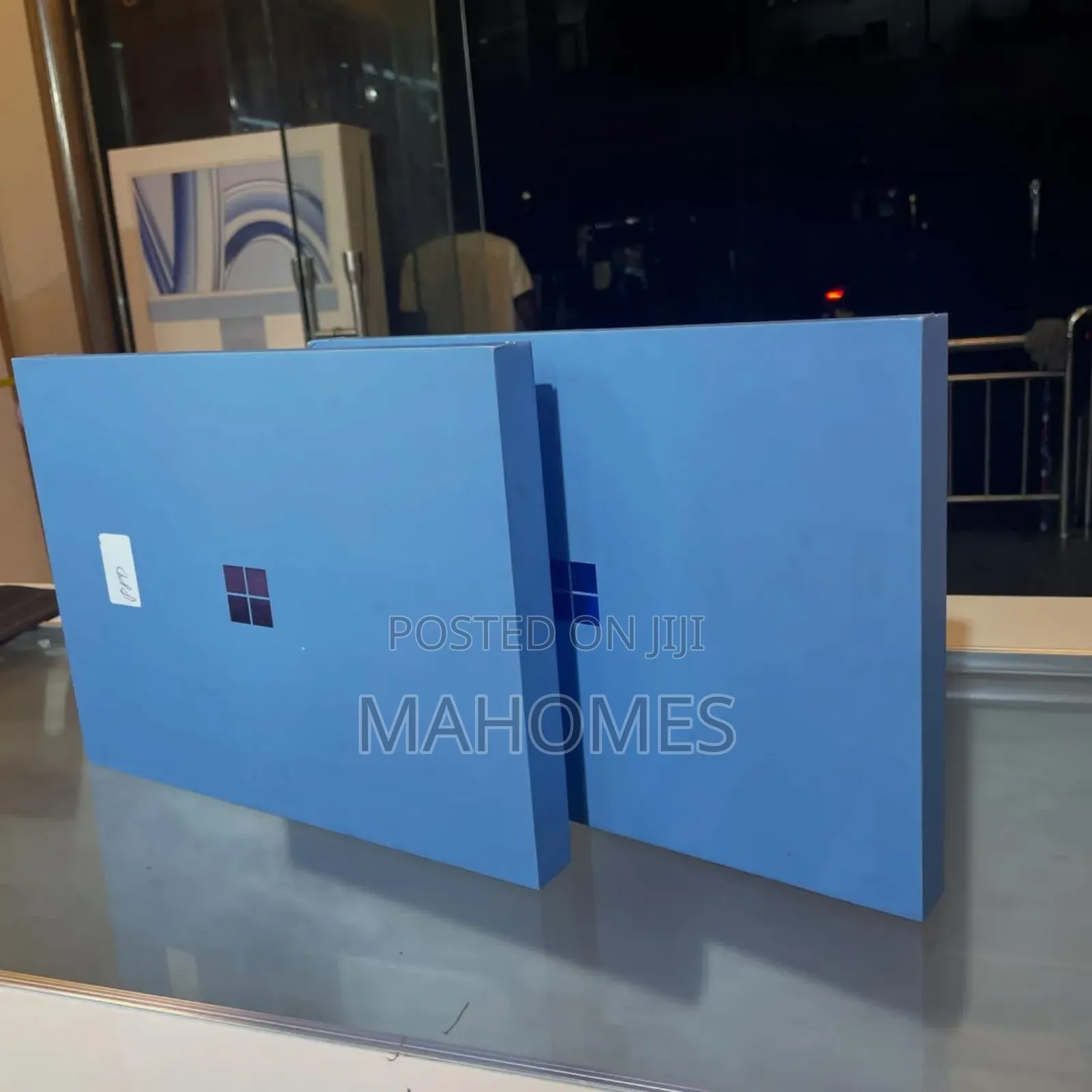 New Microsoft Surface Pro 11th Edition, a Copilot+ PC 16GB SSD 1T