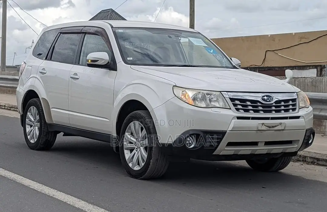 Subaru Forester 2011 Pearl