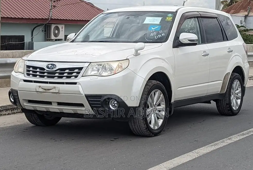Subaru Forester 2011 Pearl