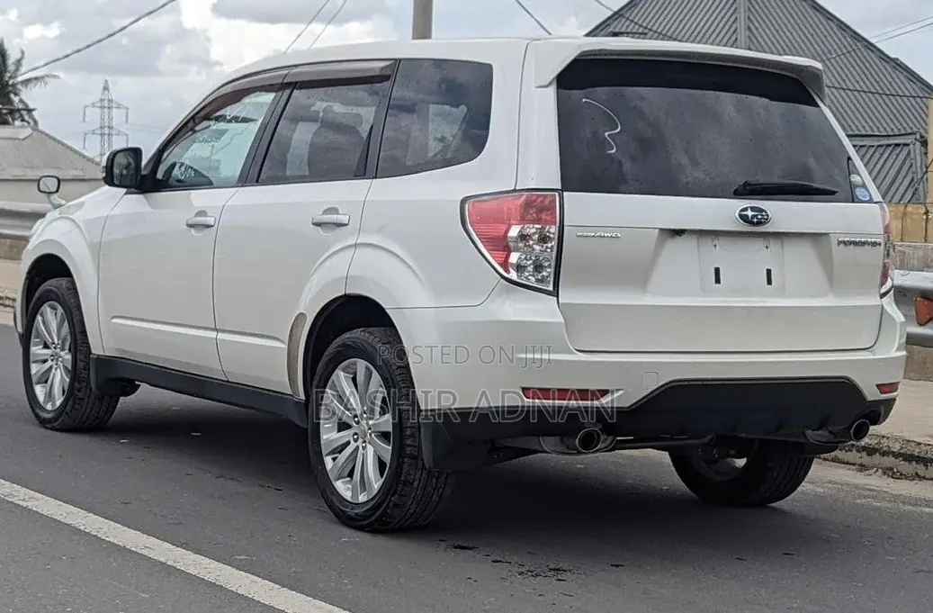 Subaru Forester 2011 Pearl