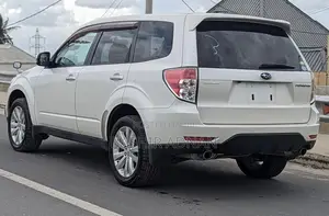 Subaru Forester 2011 Pearl