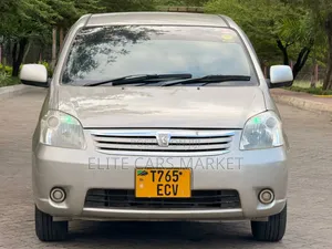 Toyota Raum 2005 Gold
