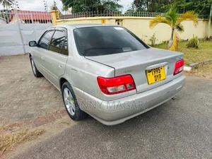Toyota Carina 2000 Silver