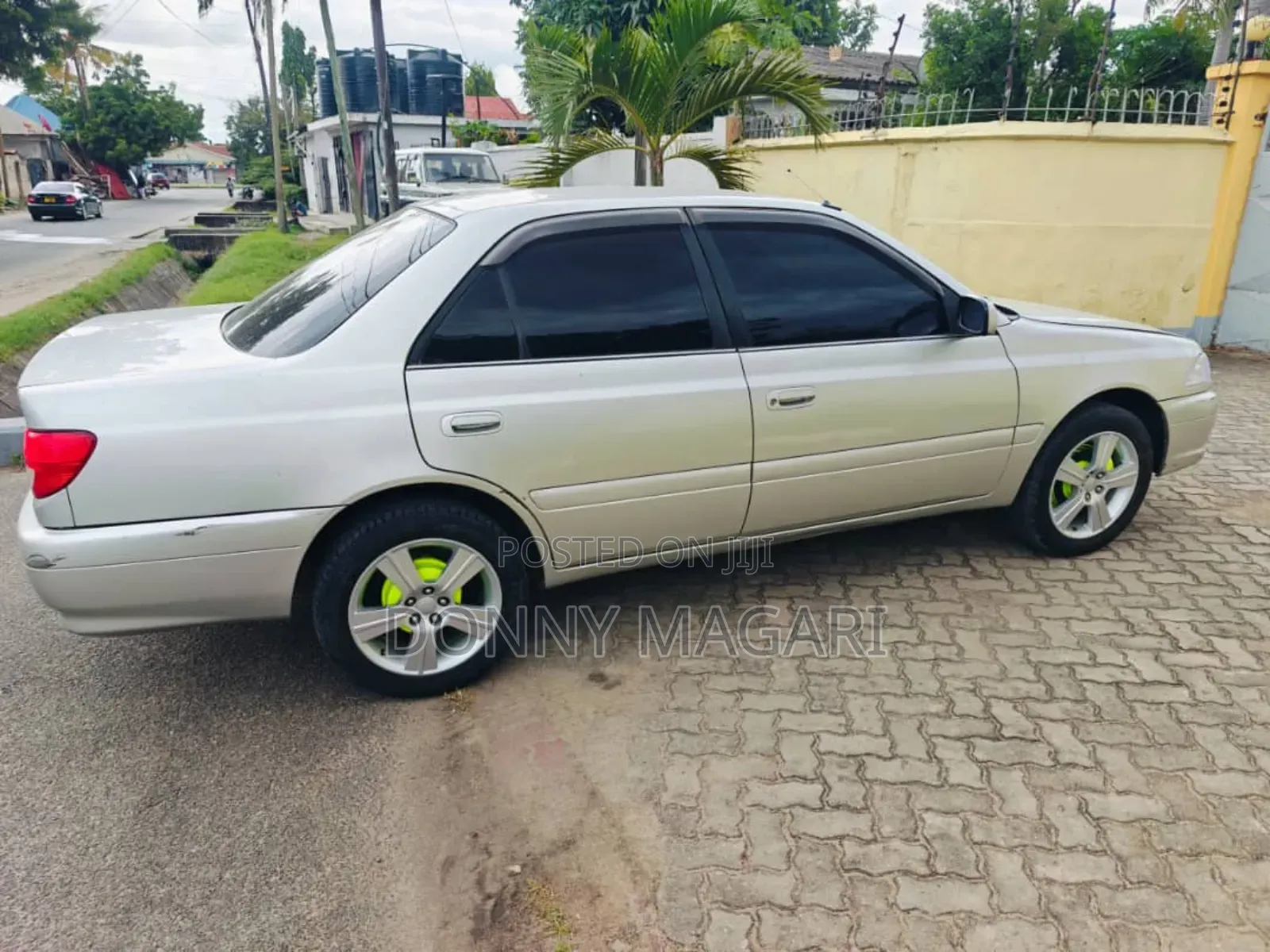 Toyota Carina 2000 Silver