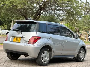 Toyota IST 2004 Silver