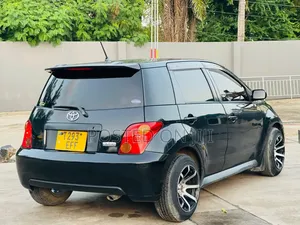 Toyota IST 2005 Blue