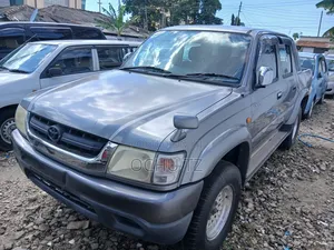 Toyota Hilux 2002 Gray