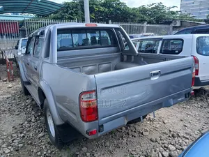 Toyota Hilux 2002 Gray