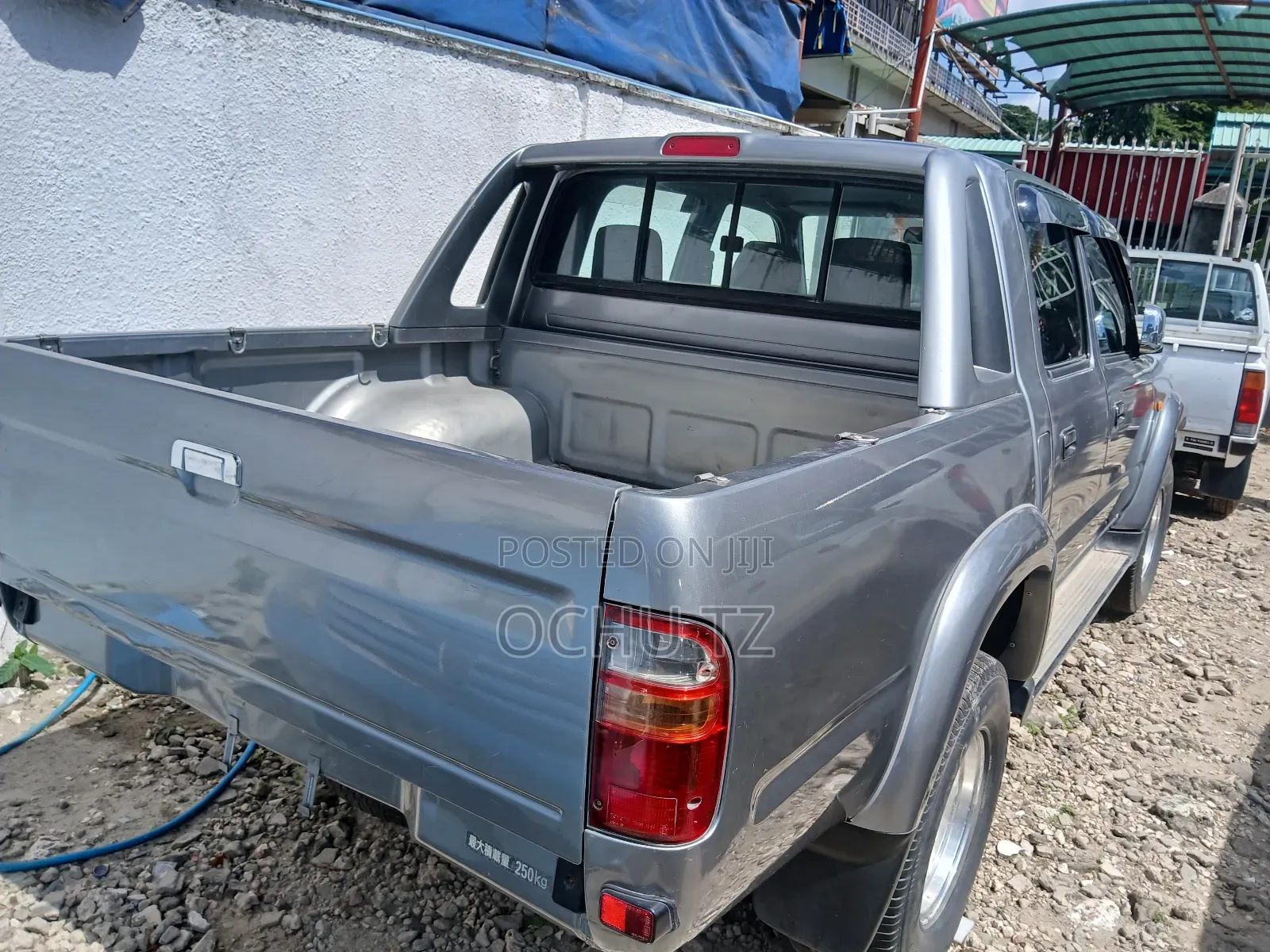 Toyota Hilux 2002 Gray