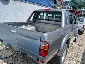 Toyota Hilux 2002 Gray