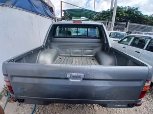 Toyota Hilux 2002 Gray