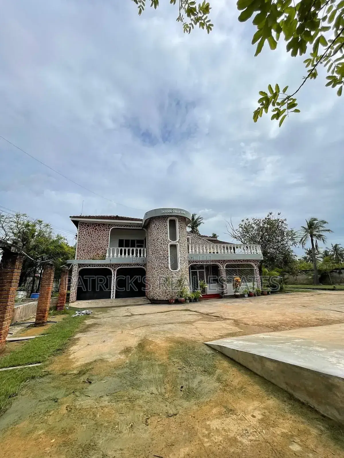 8bdrm House in Patricks Real Estate, Mbezi Beach for sale