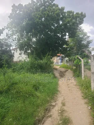 Kiwanja Kinauzwa Makongo Juu