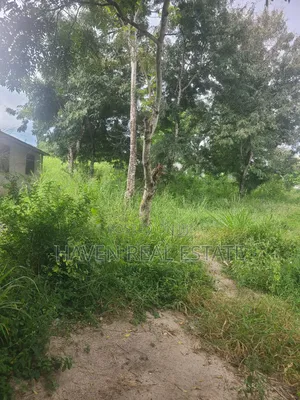 Kiwanja Kinauzwa Makongo Juu