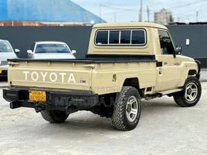 Toyota Land Cruiser 4.5 V8 TD STD 2010 Beige